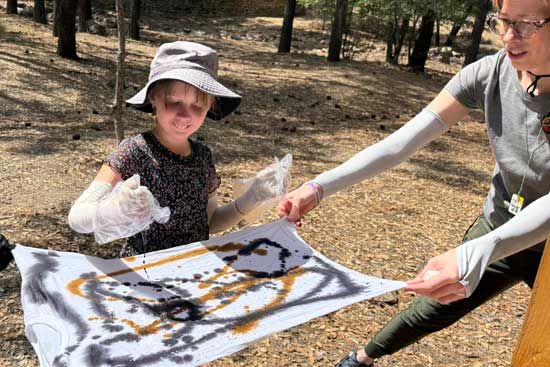 Camp>Camper Family>Activities>Crafts Image